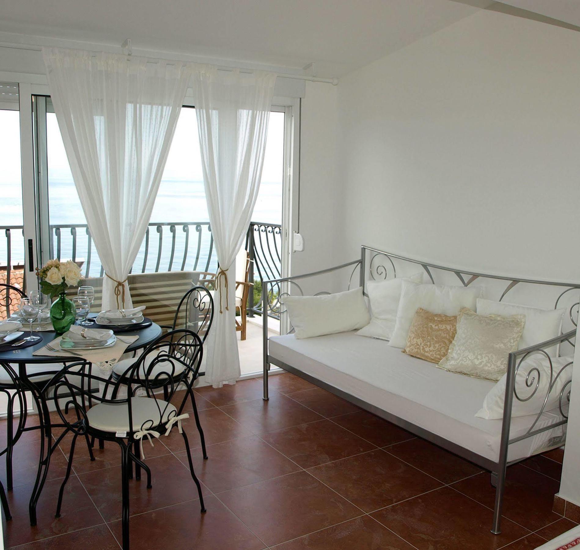 Issa Apartment Makarska